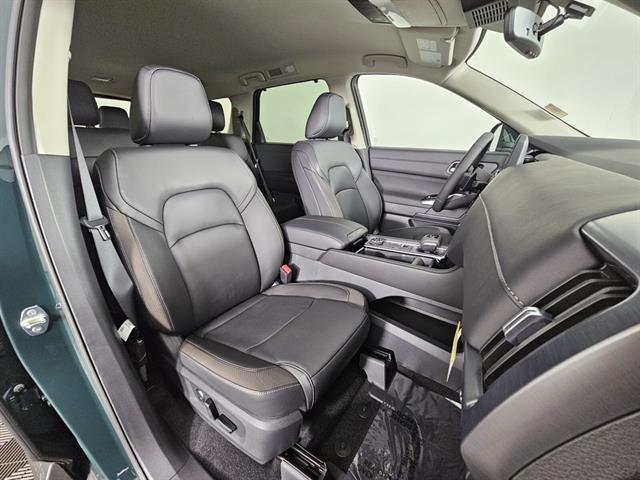 new 2025 Nissan Pathfinder car, priced at $40,295