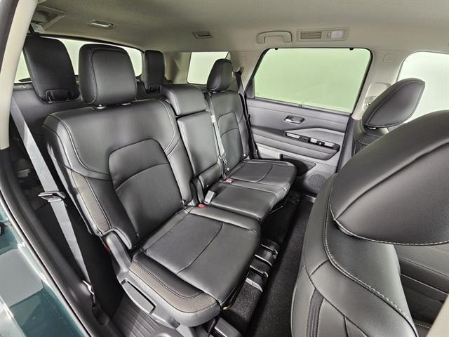 new 2025 Nissan Pathfinder car, priced at $40,295