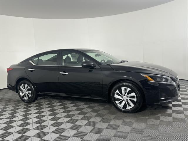 new 2025 Nissan Altima car, priced at $27,999