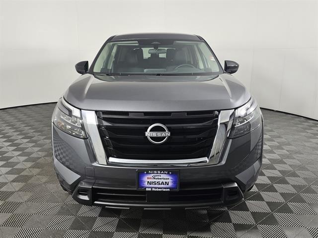 new 2025 Nissan Pathfinder car, priced at $33,975