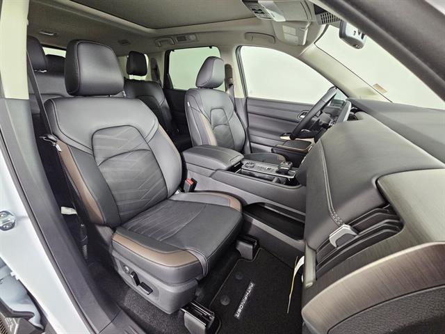 new 2025 Nissan Pathfinder car, priced at $46,845