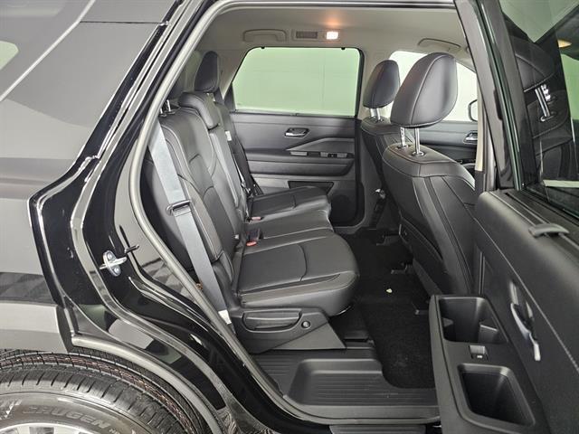 new 2025 Nissan Pathfinder car, priced at $41,590