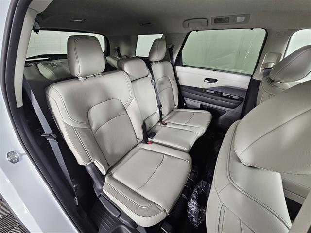 new 2025 Nissan Pathfinder car, priced at $39,925