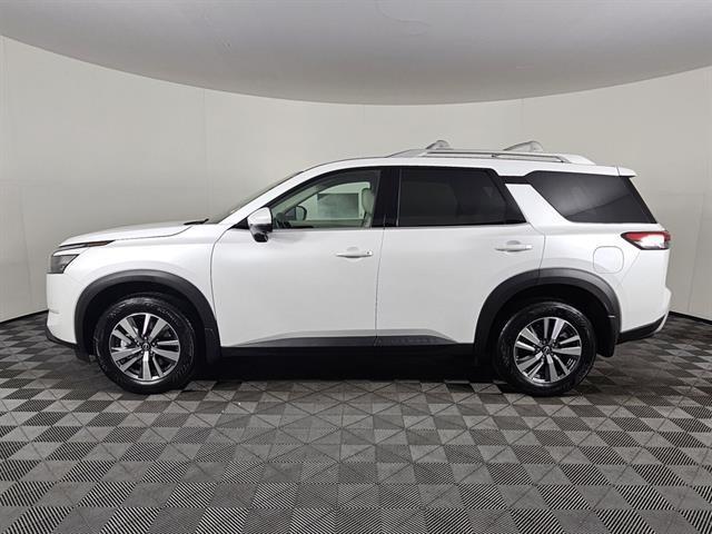 new 2025 Nissan Pathfinder car, priced at $39,925