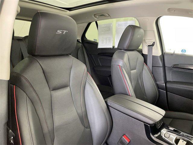 used 2022 Buick Envision car, priced at $25,000