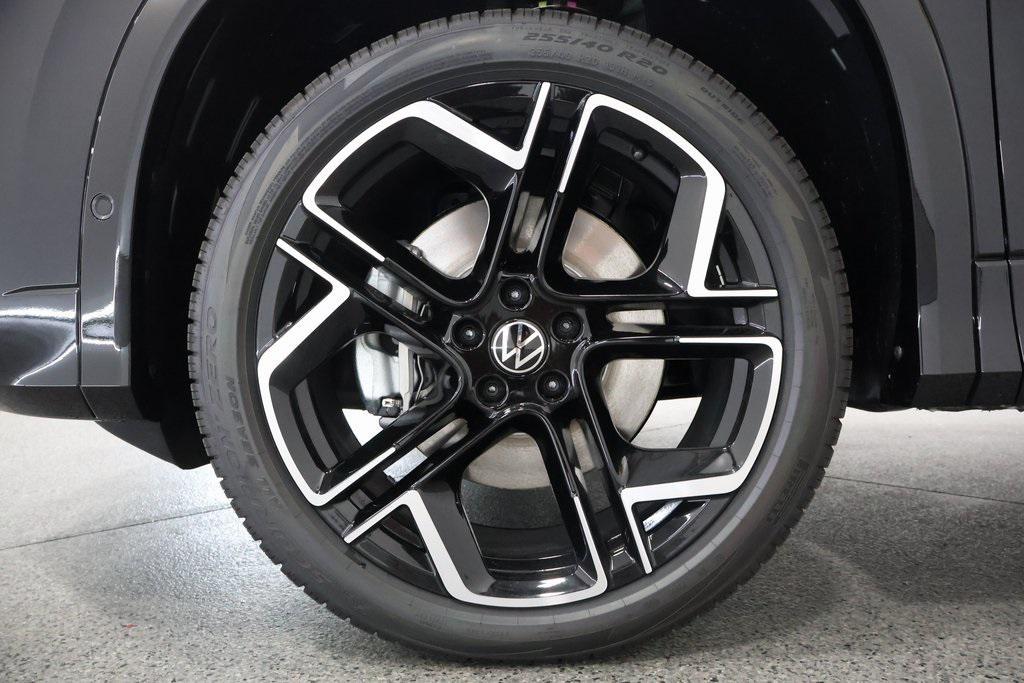 new 2025 Volkswagen Tiguan car, priced at $42,926