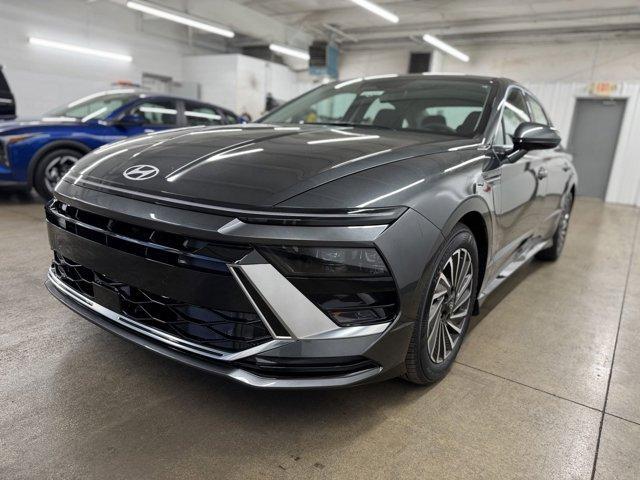 new 2025 Hyundai Sonata Hybrid car, priced at $32,311