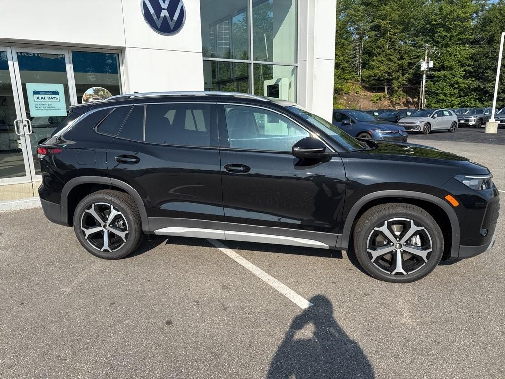 new 2025 Volkswagen Tiguan car, priced at $33,330