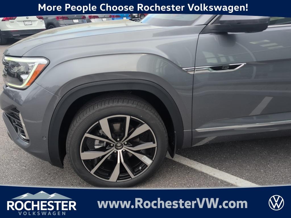 new 2025 Volkswagen Atlas car, priced at $52,380