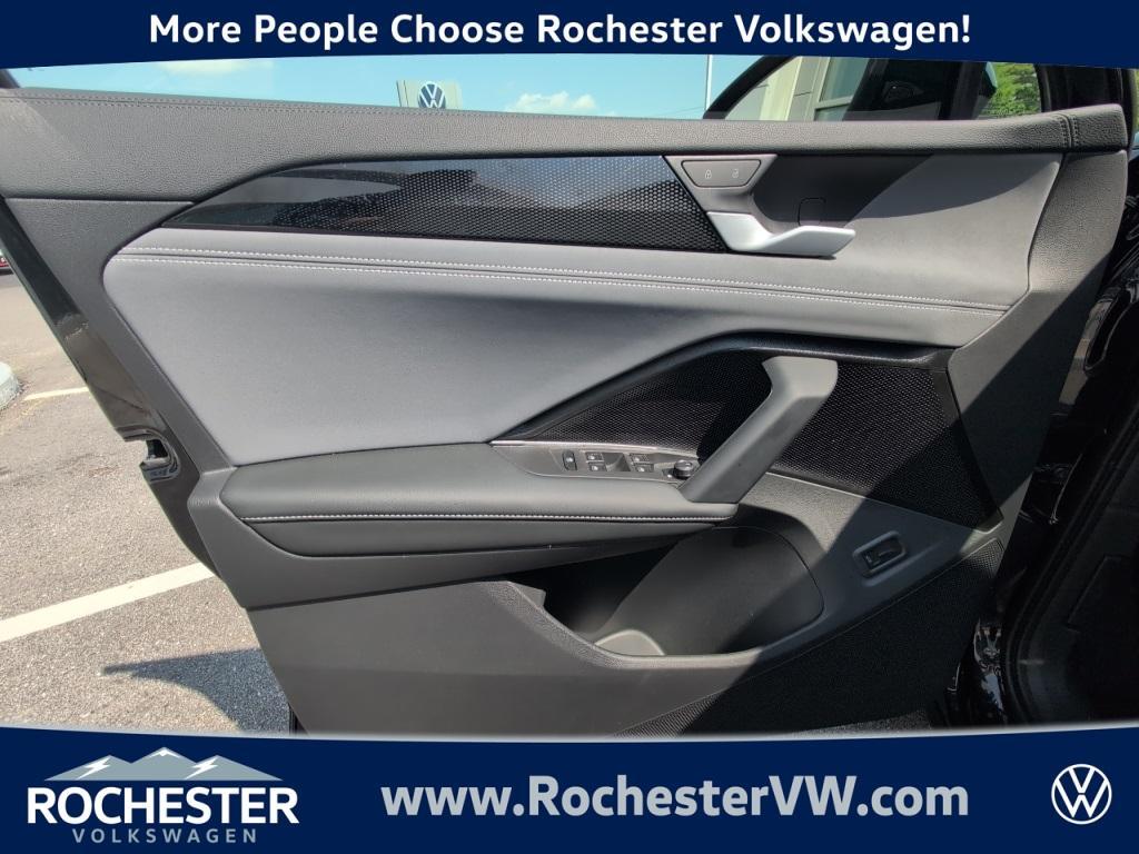 used 2025 Volkswagen Tiguan car, priced at $36,995