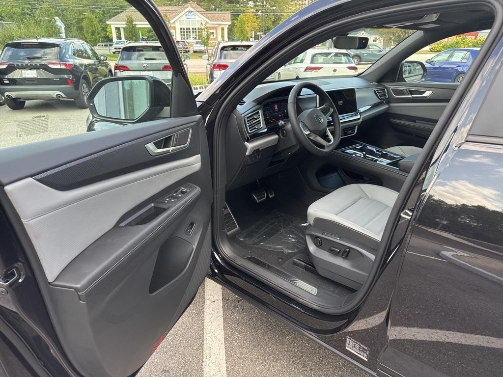 new 2026 Volkswagen Atlas Cross Sport car, priced at $50,525