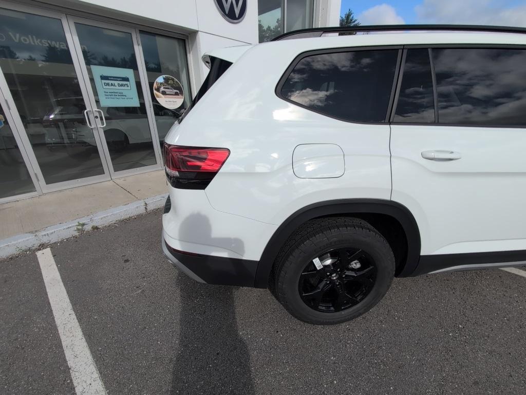 new 2025 Volkswagen Atlas car, priced at $43,885