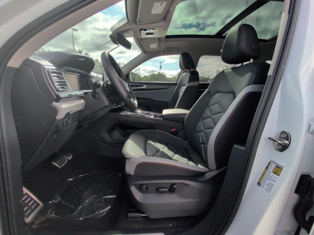 new 2025 Volkswagen Atlas car, priced at $43,885
