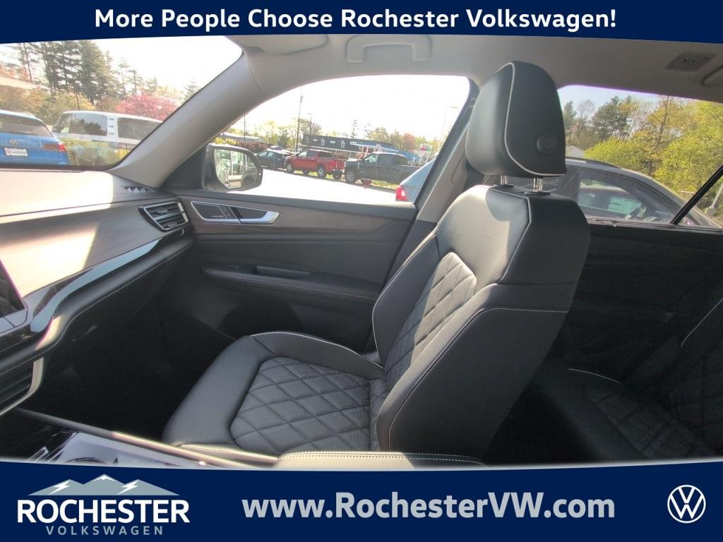 new 2025 Volkswagen Atlas car, priced at $52,195