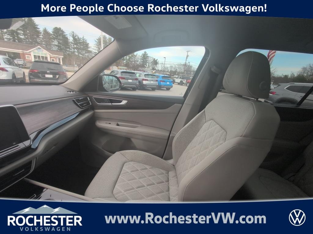 new 2025 Volkswagen Atlas car, priced at $51,592
