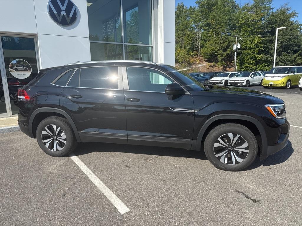 new 2026 Volkswagen Atlas Cross Sport car, priced at $40,169