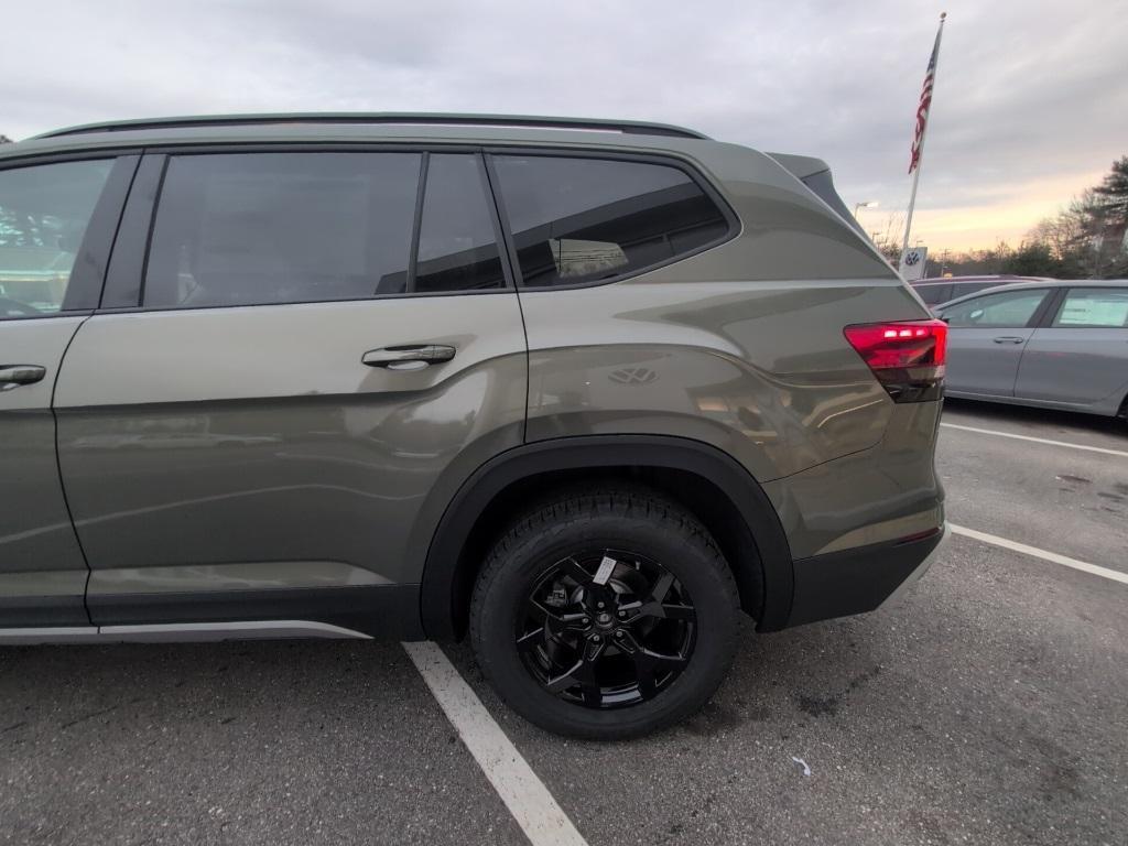 new 2025 Volkswagen Atlas car, priced at $45,860