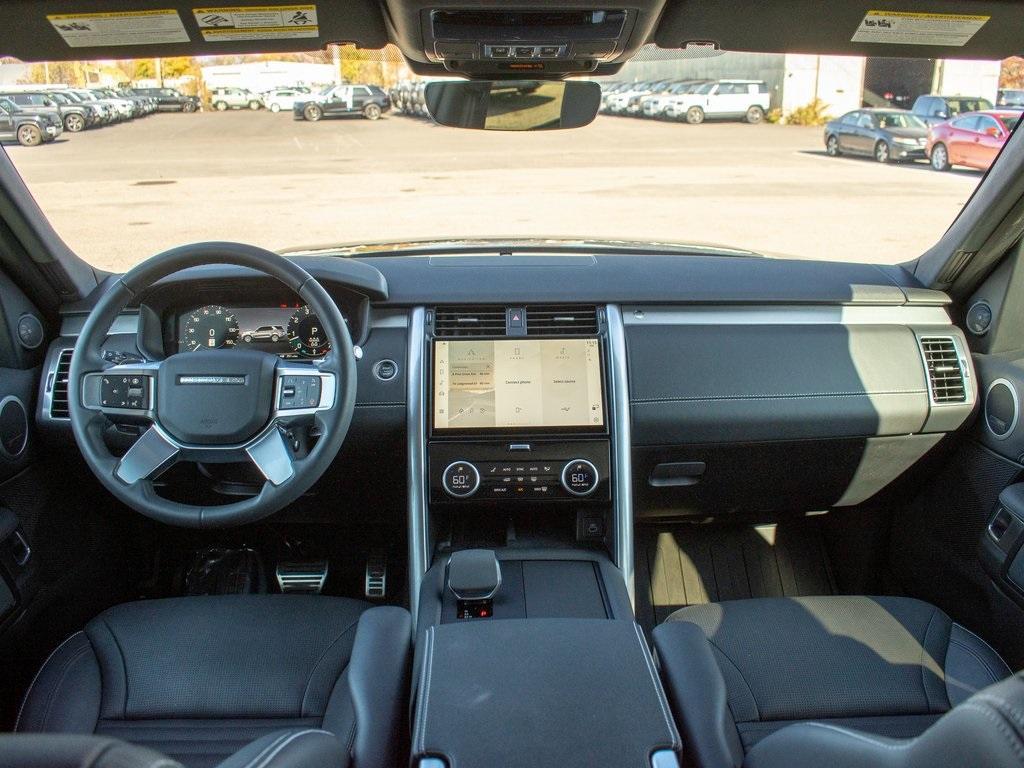 used 2024 Land Rover Discovery car, priced at $71,900