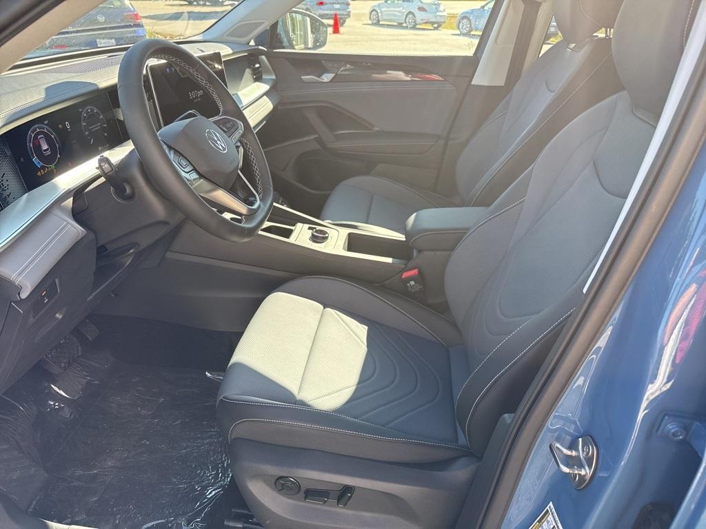 new 2025 Volkswagen Tiguan car, priced at $36,032