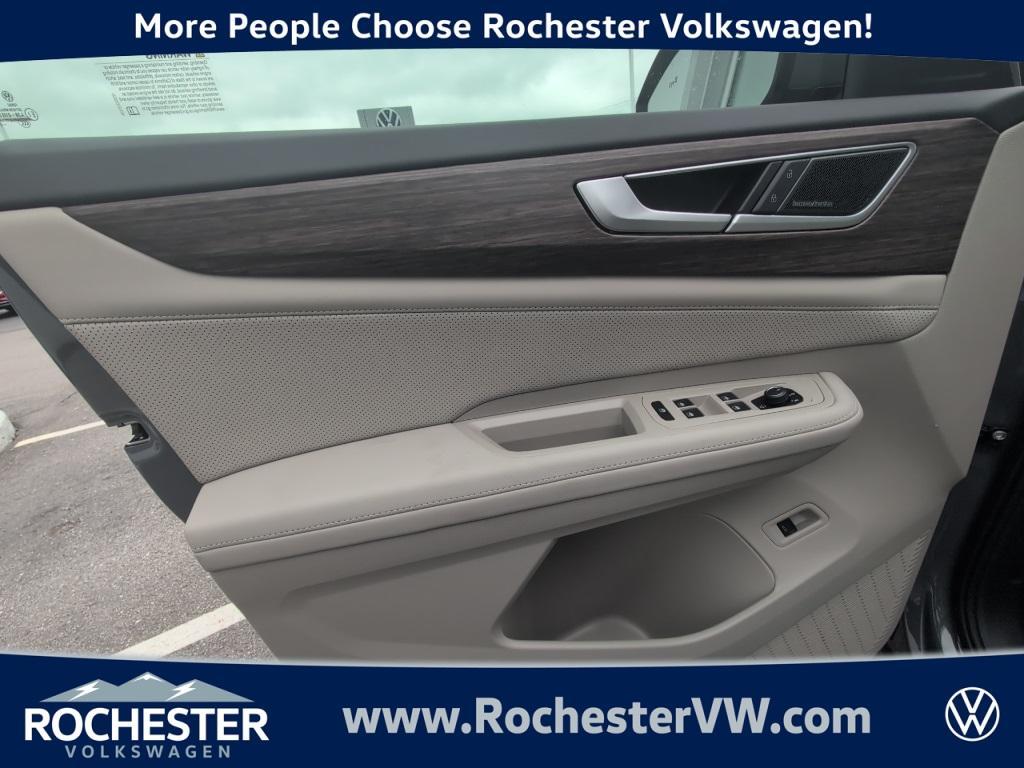 new 2025 Volkswagen Atlas car, priced at $53,198
