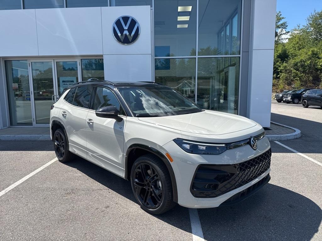 new 2025 Volkswagen Tiguan car, priced at $37,932