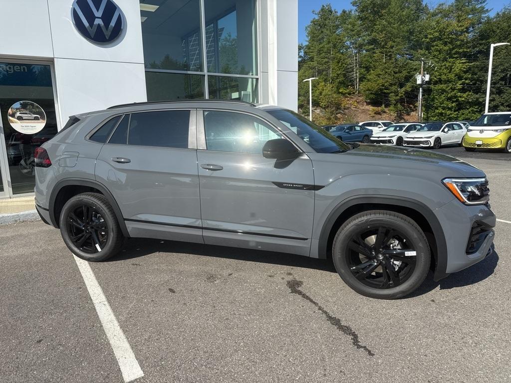 new 2026 Volkswagen Atlas Cross Sport car, priced at $50,962