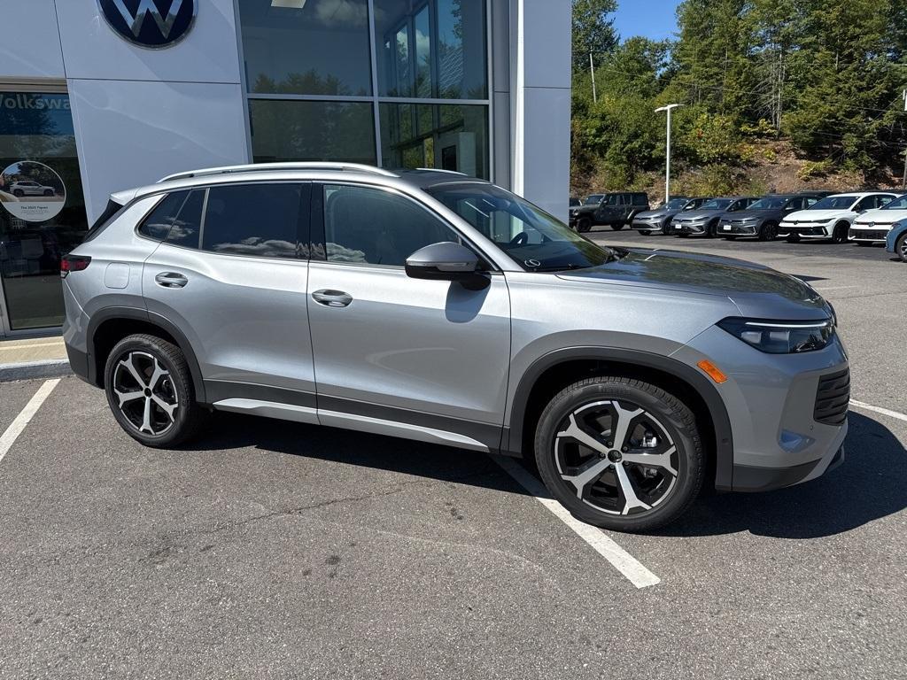 new 2025 Volkswagen Tiguan car, priced at $35,170