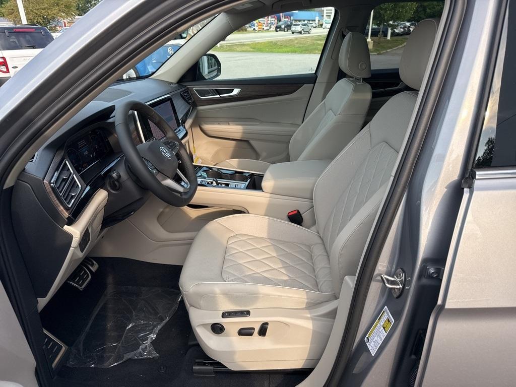 new 2025 Volkswagen Atlas car, priced at $50,652