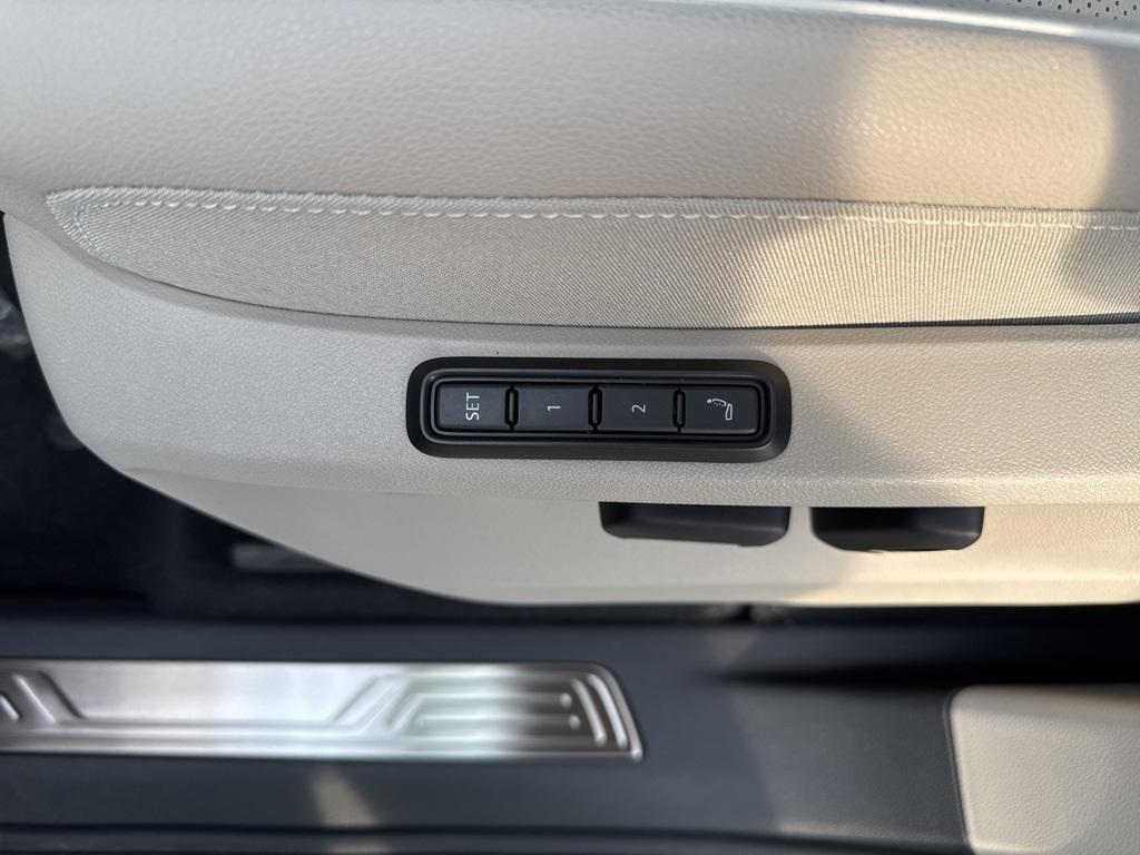 new 2025 Volkswagen Atlas car, priced at $50,652