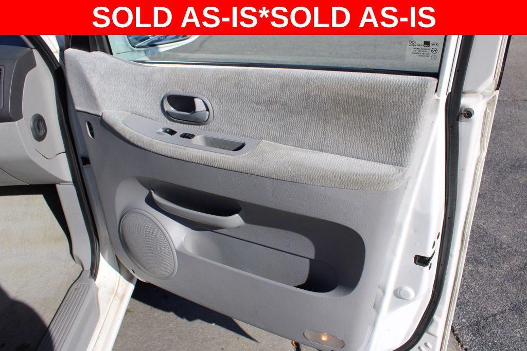 used 2005 Kia Sedona car, priced at $2,500