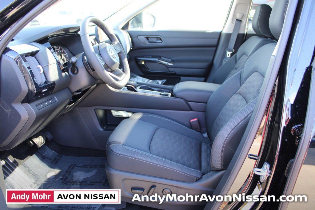 new 2025 Nissan Pathfinder car, priced at $40,925