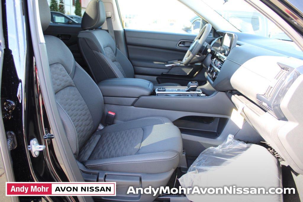 new 2025 Nissan Pathfinder car, priced at $40,925