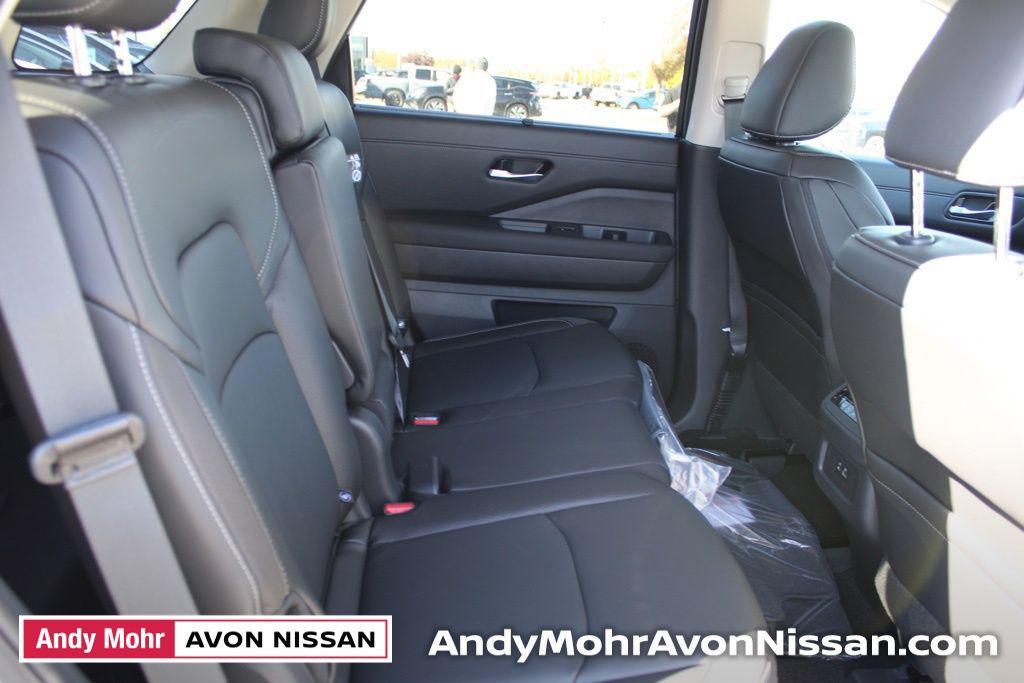 new 2025 Nissan Pathfinder car, priced at $39,205