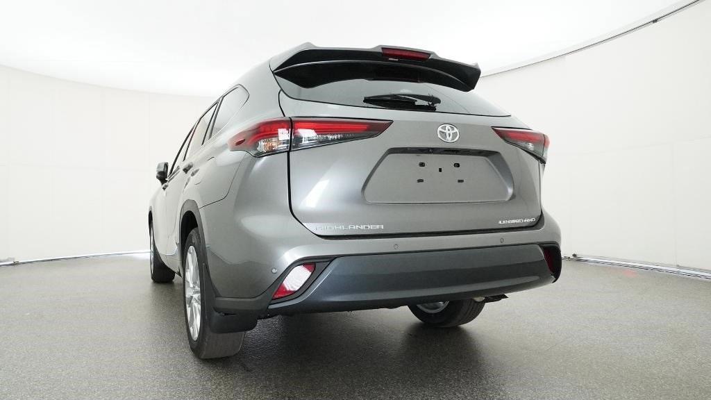 new 2025 Toyota Highlander car, priced at $53,178