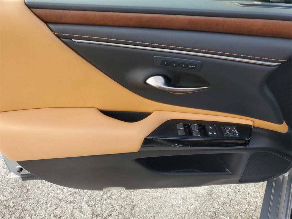 used 2022 Lexus ES 350 car, priced at $33,451