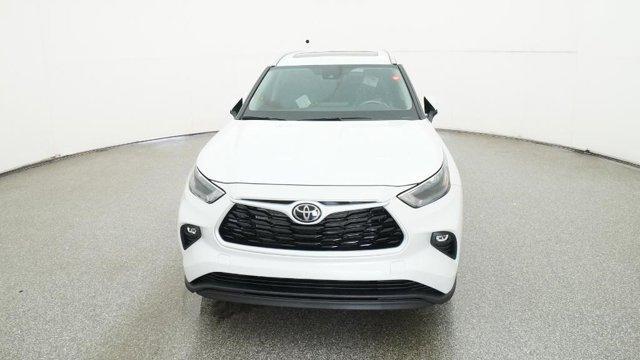 new 2025 Toyota Highlander car, priced at $47,628