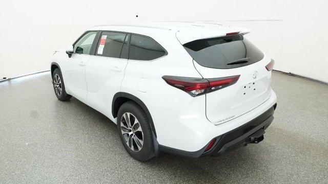 new 2025 Toyota Highlander car, priced at $47,628