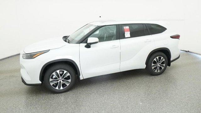 new 2025 Toyota Highlander car, priced at $47,628