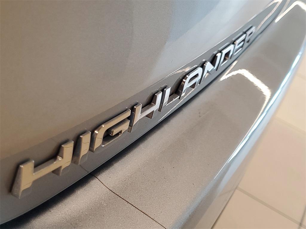 used 2023 Toyota Highlander Hybrid car, priced at $37,592