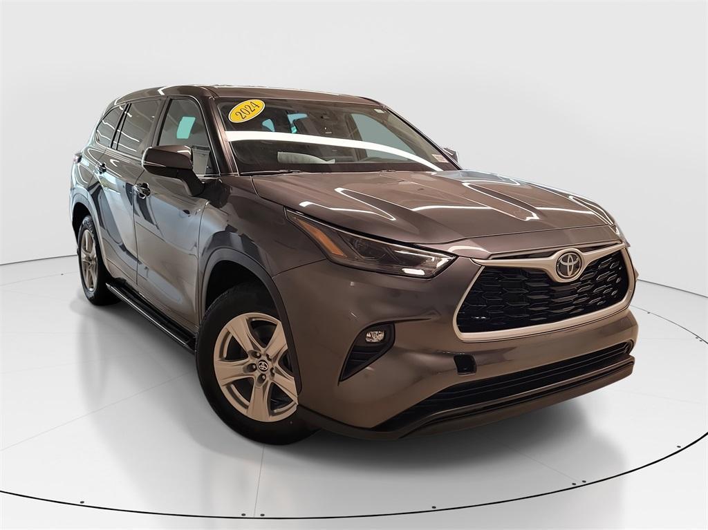 used 2024 Toyota Highlander car, priced at $35,992