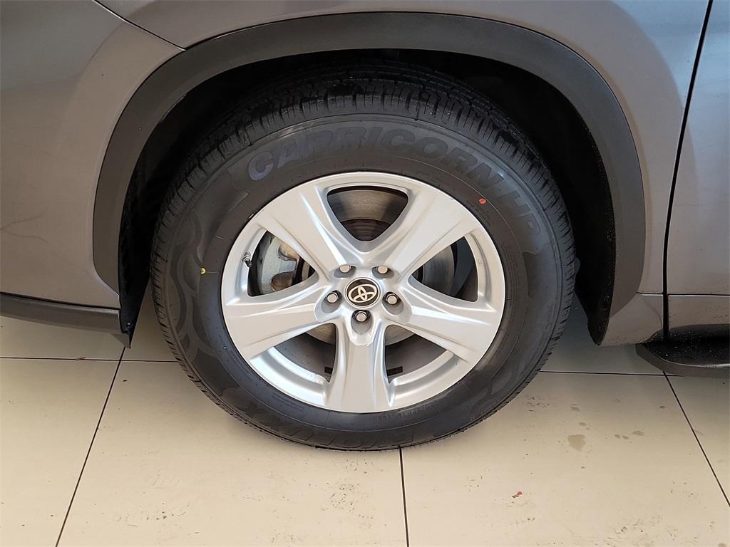 used 2024 Toyota Highlander car, priced at $35,992