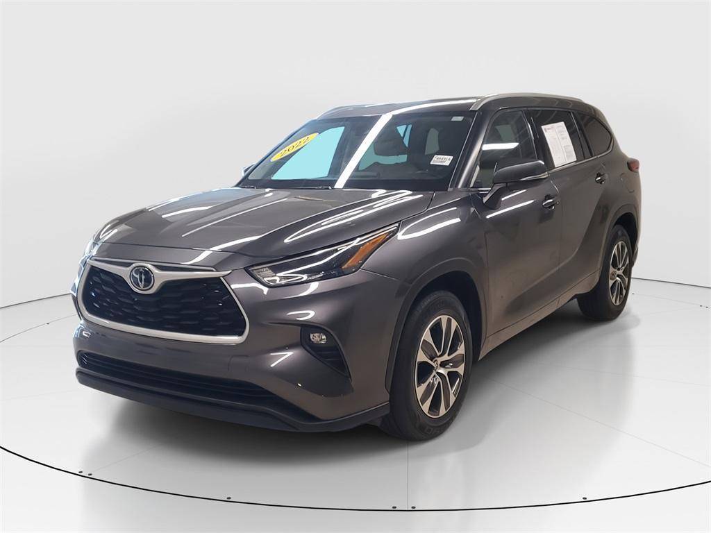 used 2022 Toyota Highlander car, priced at $33,451