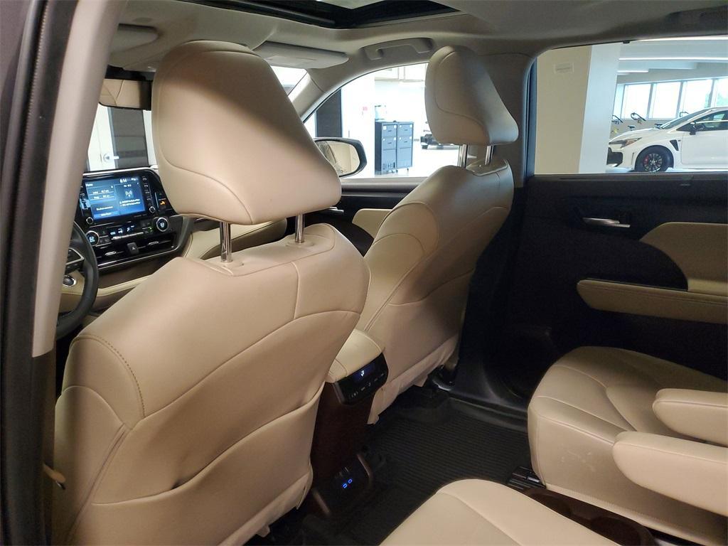 used 2022 Toyota Highlander car, priced at $33,451