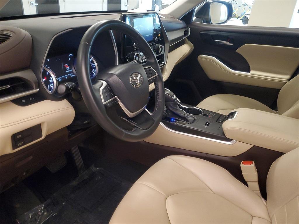 used 2022 Toyota Highlander car, priced at $33,451