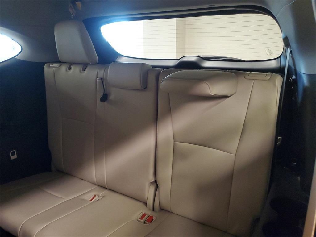 used 2022 Toyota Highlander car, priced at $33,451