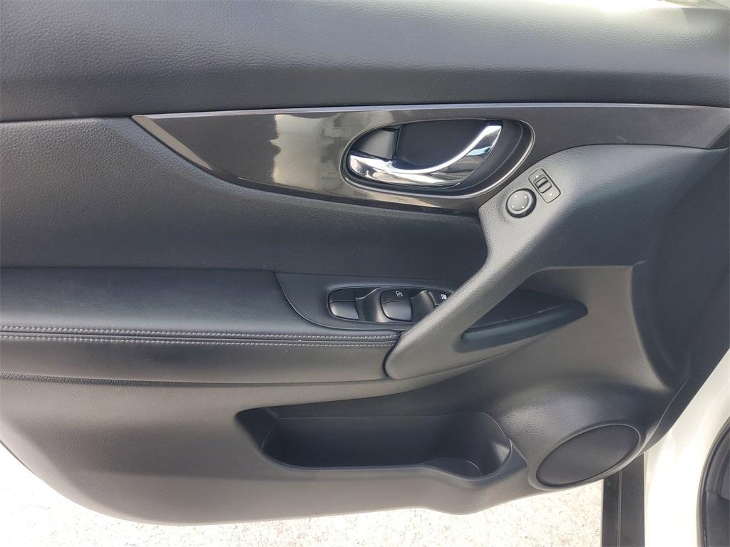used 2020 Nissan Rogue car, priced at $13,992