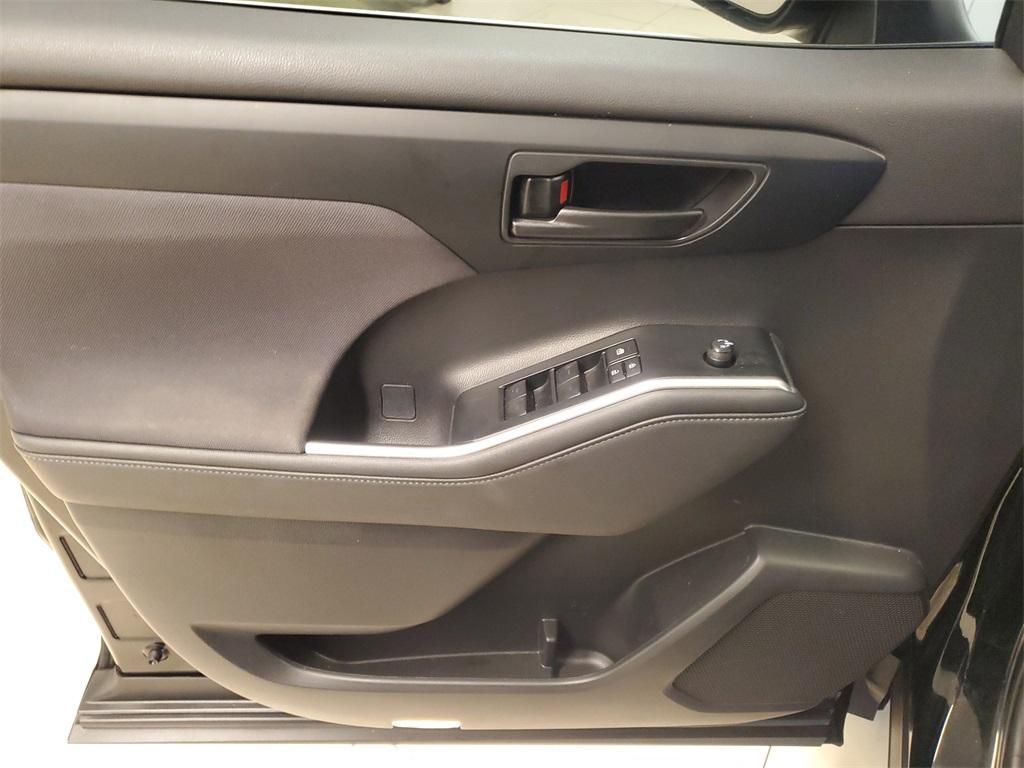 used 2023 Toyota Highlander car, priced at $32,991