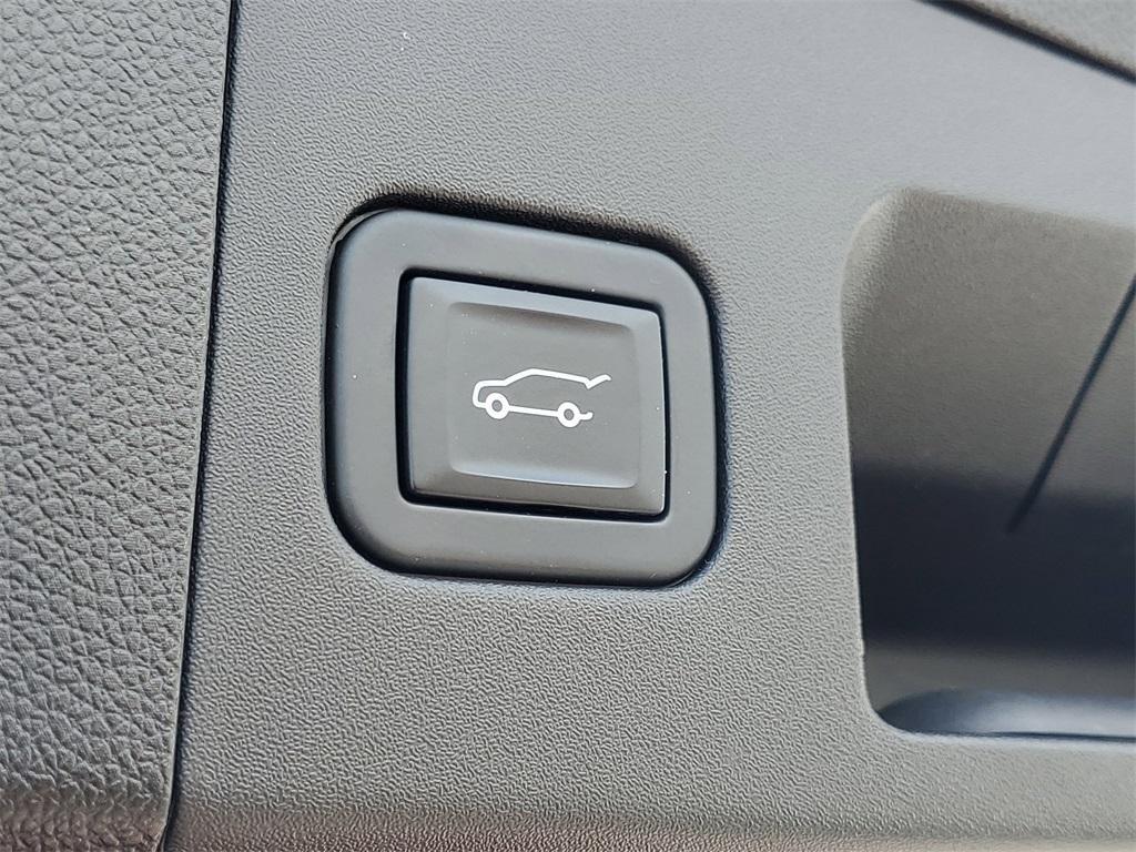 used 2022 Cadillac XT4 car, priced at $19,794