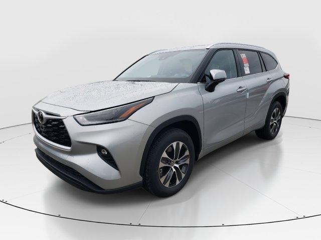 used 2022 Toyota Highlander car, priced at $30,454