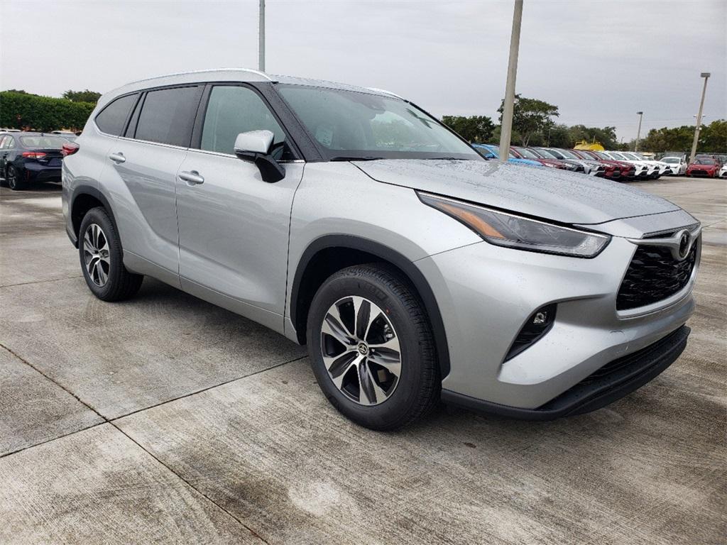 used 2022 Toyota Highlander car, priced at $30,792